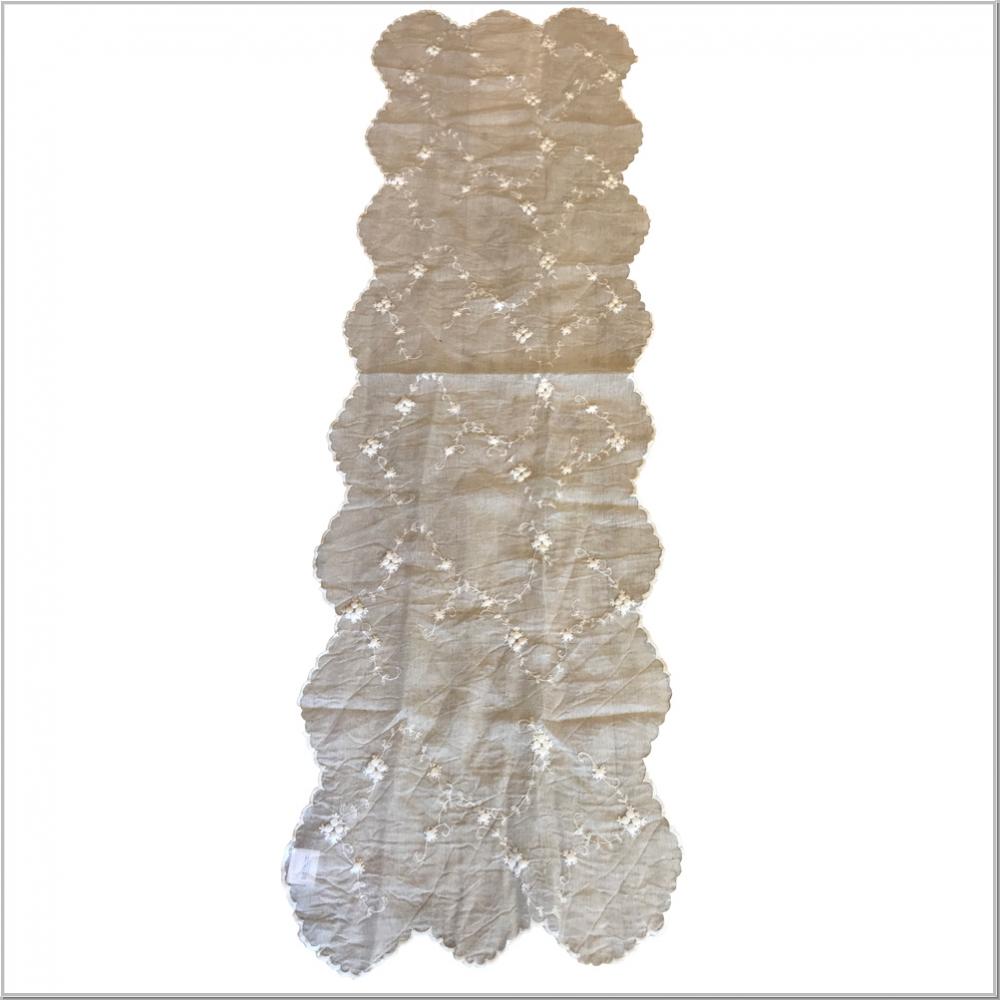 Preview: Crushed Tischläufer Rose 140x40cm Cream Preview: Crushed Tischläufer Rose 140x40cm Cream
