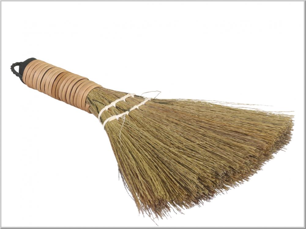 Kehrbesen aus Naturstroh L20cm Kehrbesen aus Naturstroh L20cm