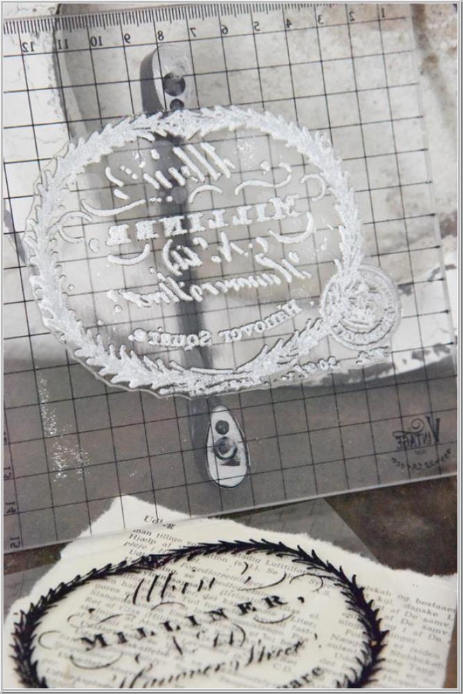 Preview: Jeanne d'Arc Living Stempel Text milliner 12x11cm Preview: Jeanne d'Arc Living Stempel Text milliner 12x11cm