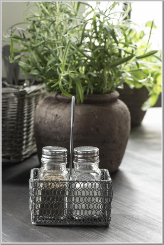 Salz/Pfefferhalter Korb mit Griff h17cm Salz/Pfefferhalter Korb mit Griff h17cm