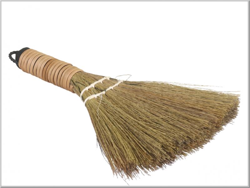 Kehrbesen aus Naturstroh L20cm Kehrbesen aus Naturstroh L20cm