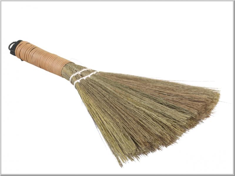 Kehrbesen aus Naturstroh L30cm Kehrbesen aus Naturstroh L30cm