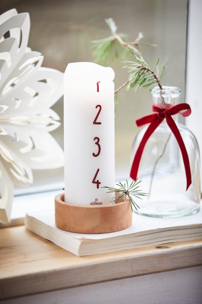 Preview: Adventskerze Weihnachtskerze Weiß m. roten Zahlen