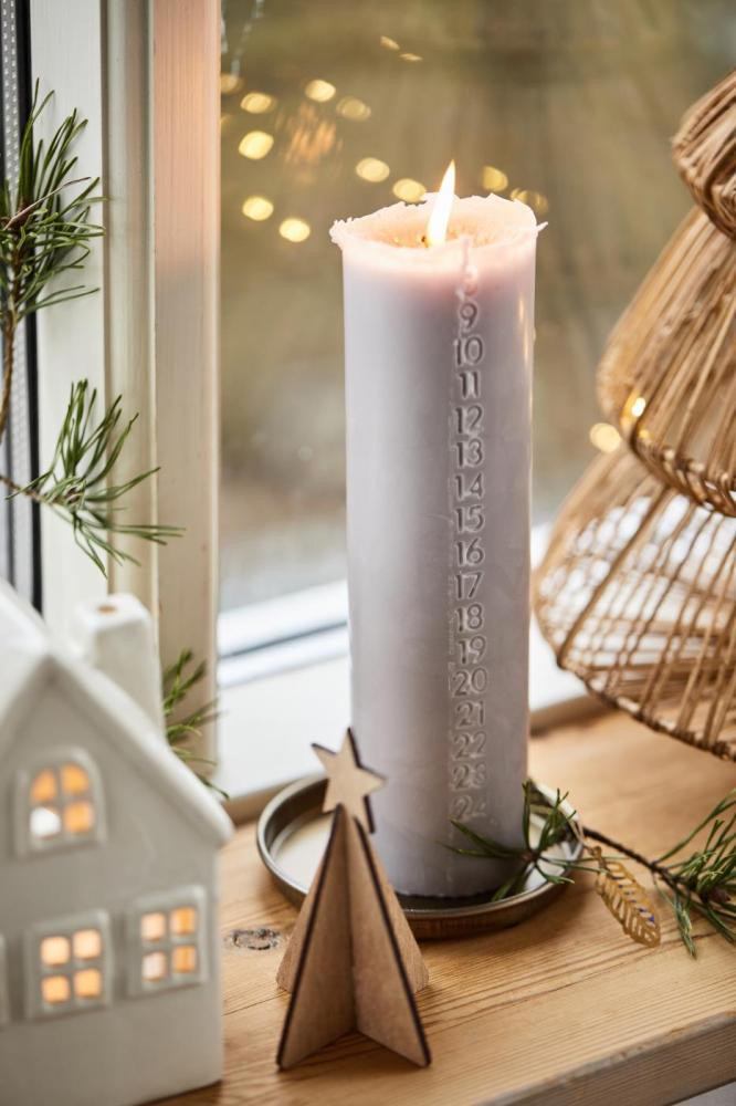 Preview: Adventskerze Weihnachtskerze m. geprägten Zahlen H30cm Preview: Adventskerze Weihnachtskerze m. geprägten Zahlen H30cm