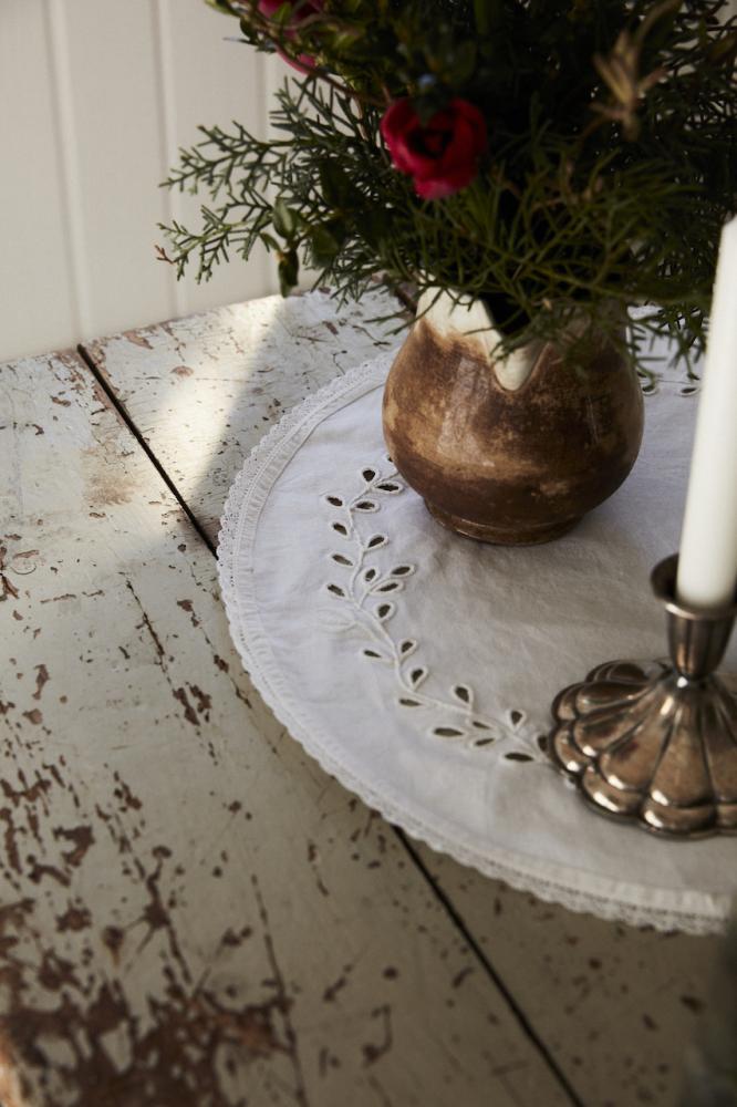 Femme Facon placemat cotton embroidered Ø 40cm instead of 16.95