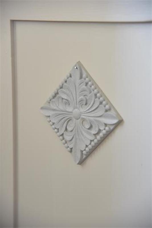 Vintage Paint Wooden Ornament 10x10cm
