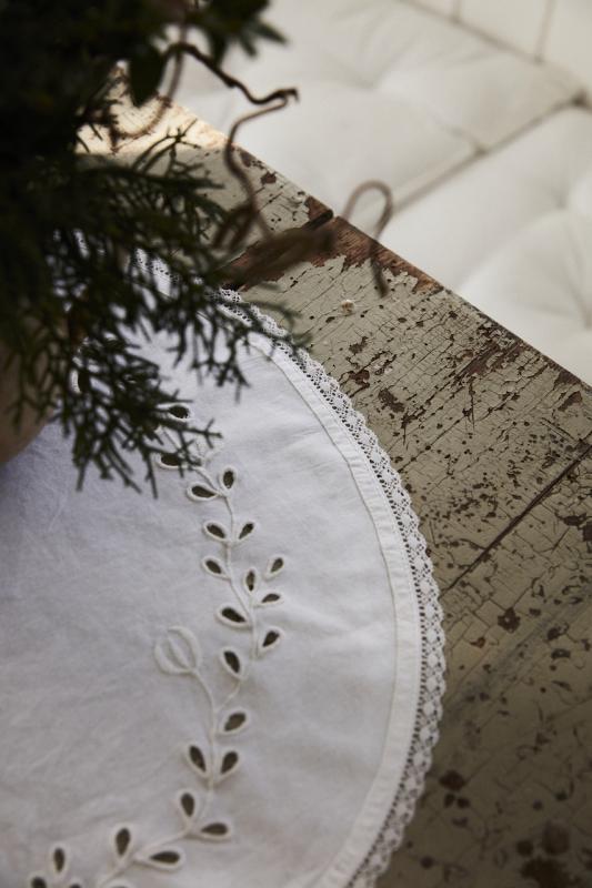 Femme Facon placemat cotton embroidered Ø 40cm instead of 16.95