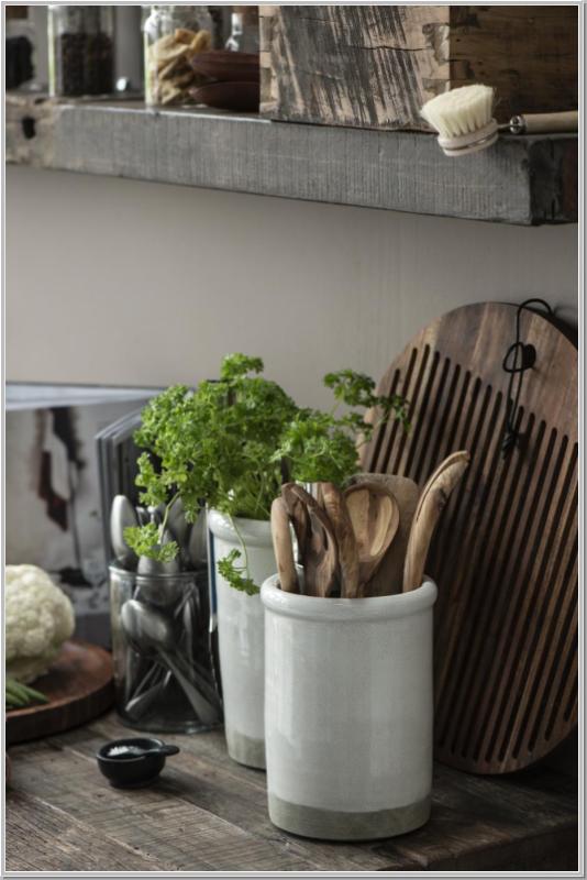 Oiled olive wood cooking spatula